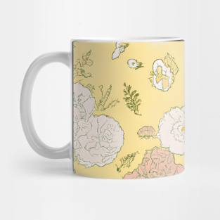 Timeless Floral Wallpaper: Delicate Hand-Drawn Daisies and Roses on Pale Yellow. Mug